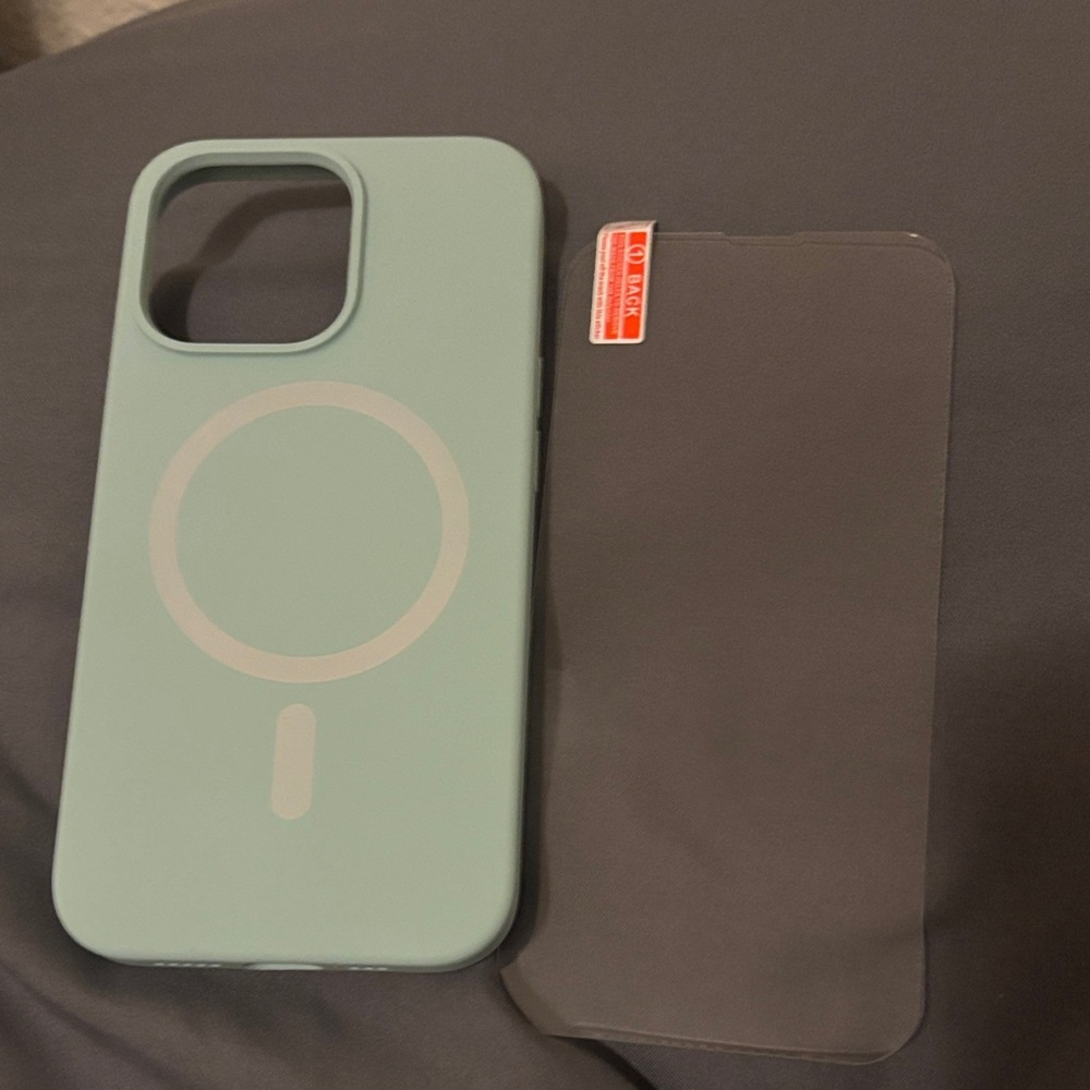 Green magSafe Phone Case with Screen Protector